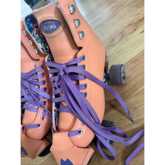 Moxi Beach Bunny Roller Skates size 7 - Picture 2 of 5